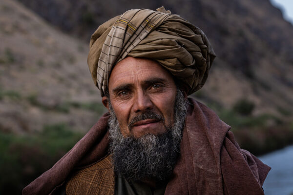 overlanding-afghanistan-landrover-defender-10 portrait of a taliban