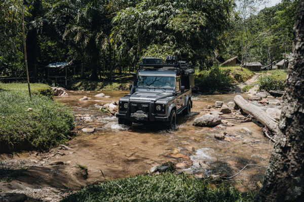 overlanding-malaysia-landrover-defender-offroading-11 river crossing in kuala mu jungle malaysia