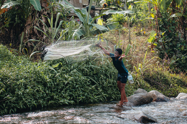 overlanding-malaysia-landrover-defender-offroading-9 camping in the jungle of kuala mu in malaysia