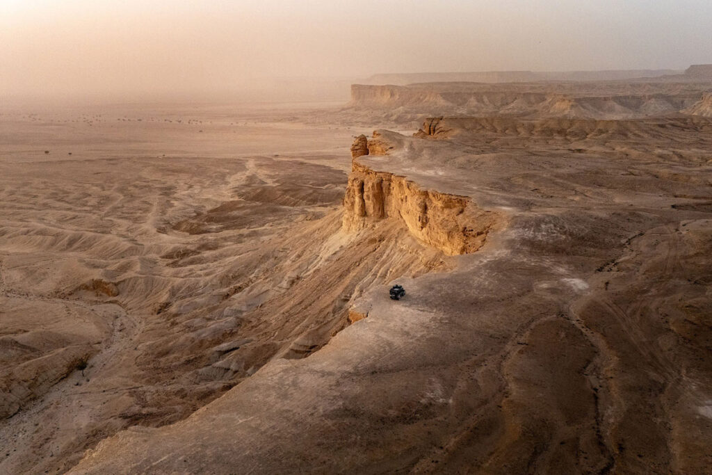 land-book-gestalten-sunsetanddust-overlanding-2